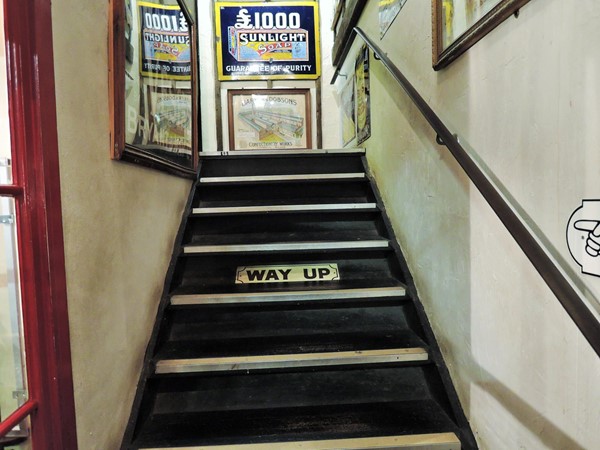 Steps to 1st floor