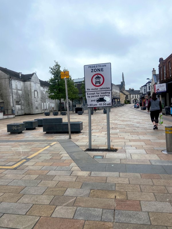 Sign showing that Kilwinning high street is pedestrianised