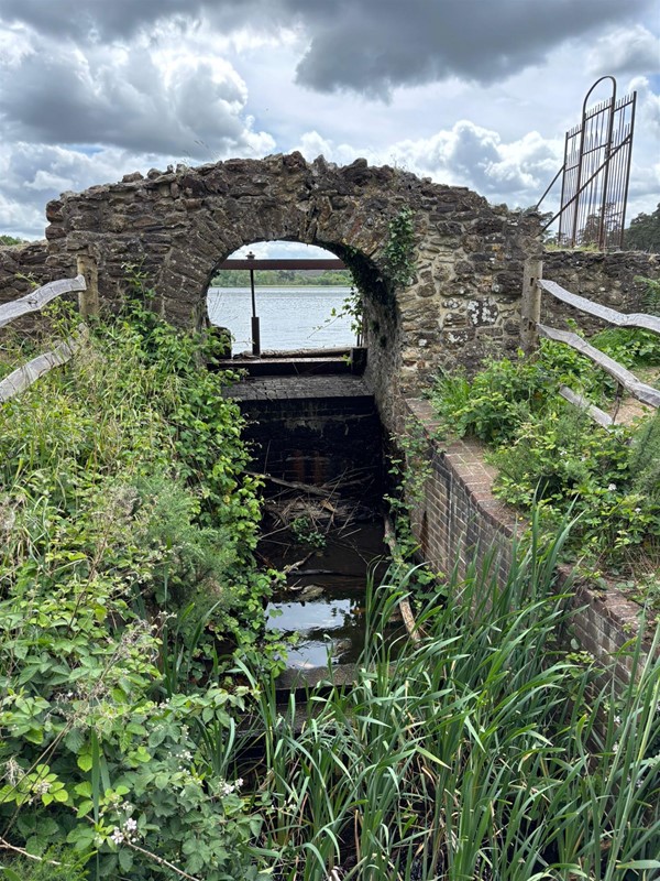 Image of an ols stone arch