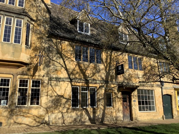 and we just mention that many of these were built before the late 1700’s of a box timber frame with wattle and daub, (that is wooden frames filled in with a mix of mud, stone, timber strips and even manure, to form a paste like plaster to use to fill in the gaps ) but from the late 1700’s they were refronted in stone work. There was a window tax law introduced in 1696, and one way out of paying  to much tax was to build the window frames in a house, closer than 12 inches apart, which meant they could be counted as “one window” thus saving tax payment on paying for two windows, and you can see examples of these house windows along this portion of High Street