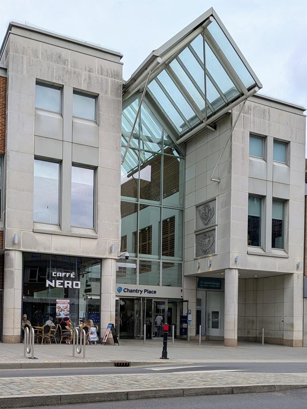 Image of step-free entrance/exit on St Stephens Street