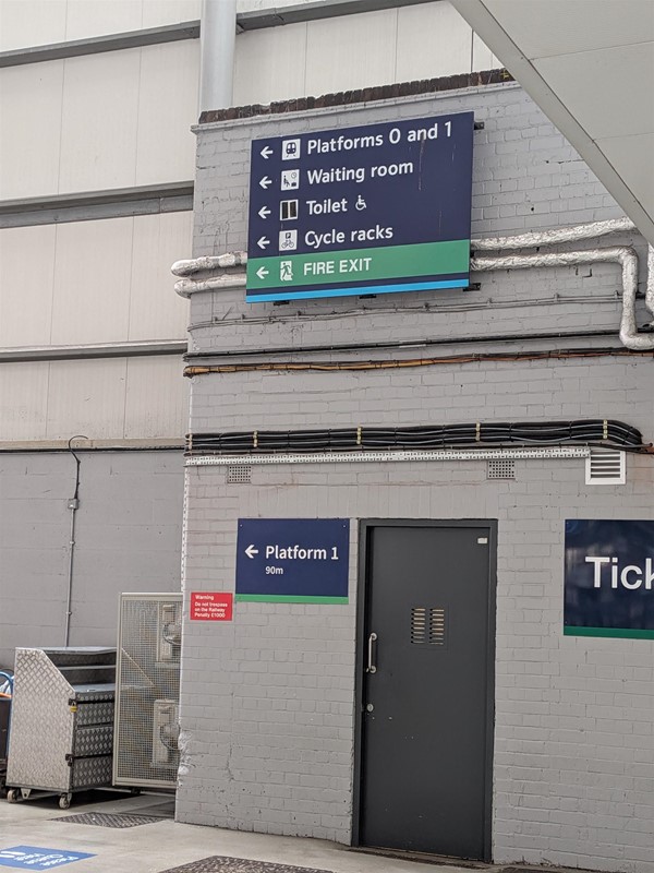image of signage to the disabled toilet at platform 0