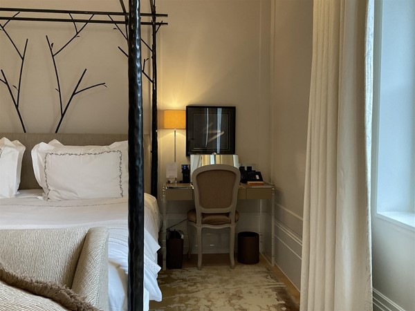 Image of a hotel room