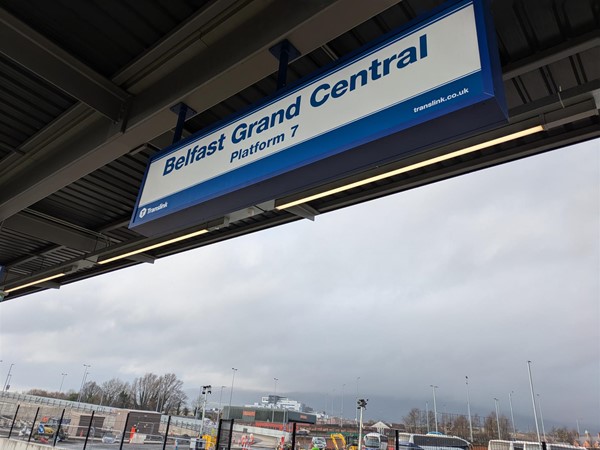 Image of Platform 7 sign