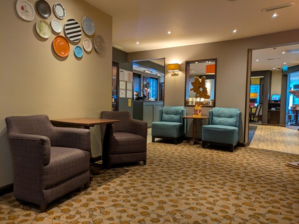 image of seating area in the hotel dinning space