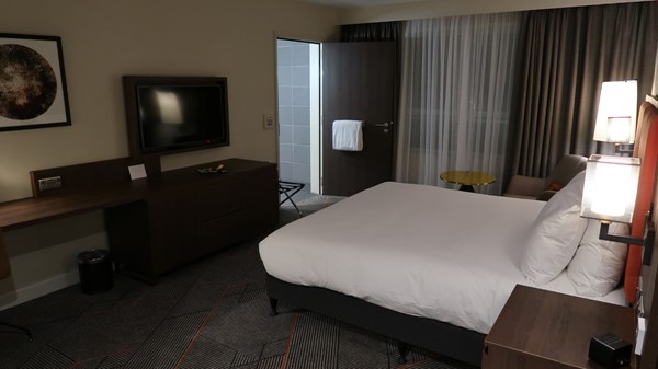 King deluxe accessible room.