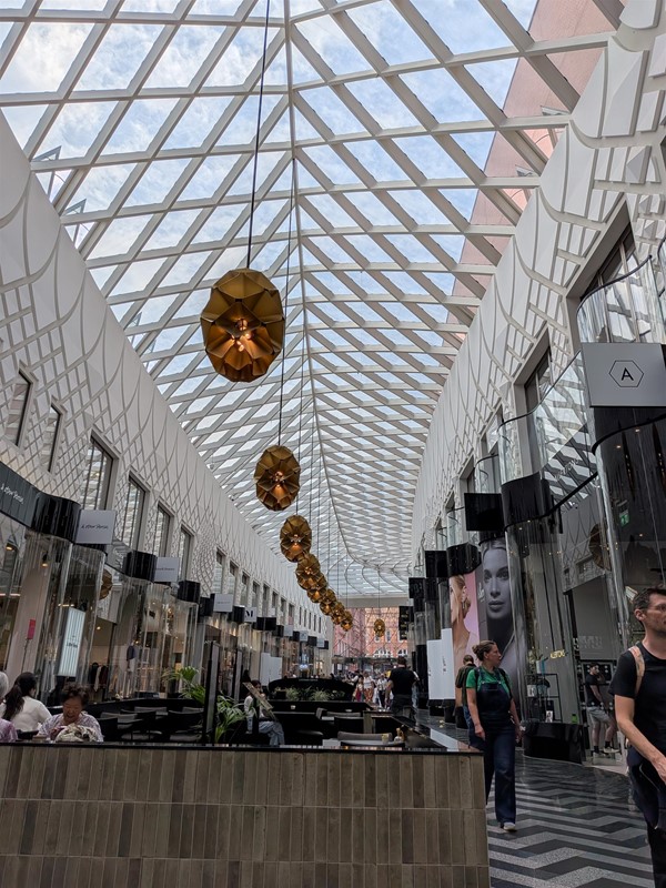 image of the main part of the shopping centre