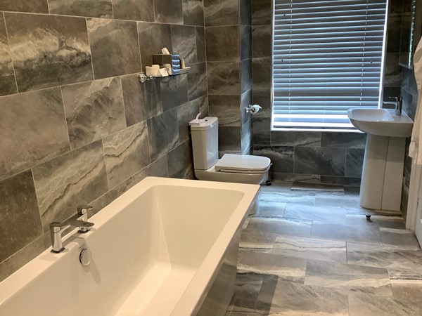 13 beautiful tiled bathroom