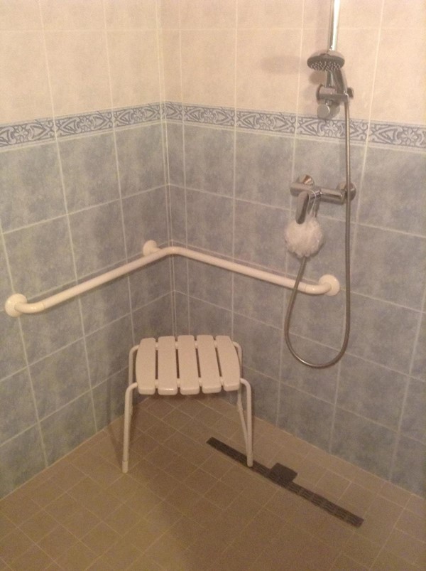Spacious shower area