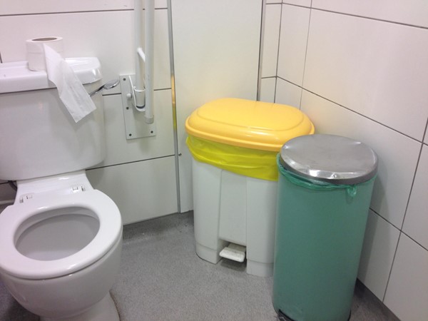 Big bins blocking the transfer area. How stupid!