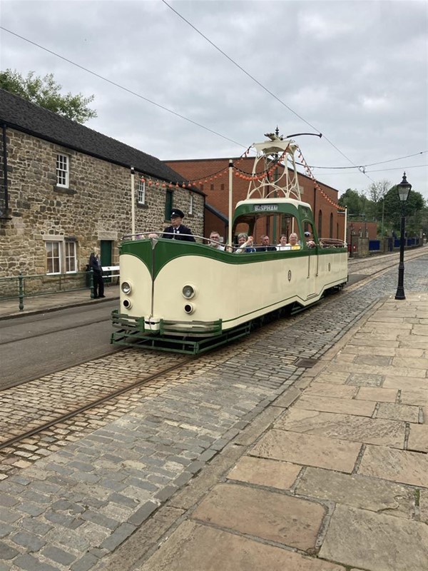 Image of an approaching tram