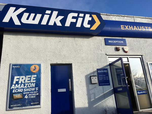 Image of the outside of Kwit Fit showing the sign.