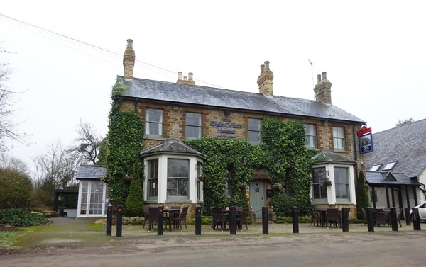 The Olde Coach Inn - Accommodation is in the white building on the right