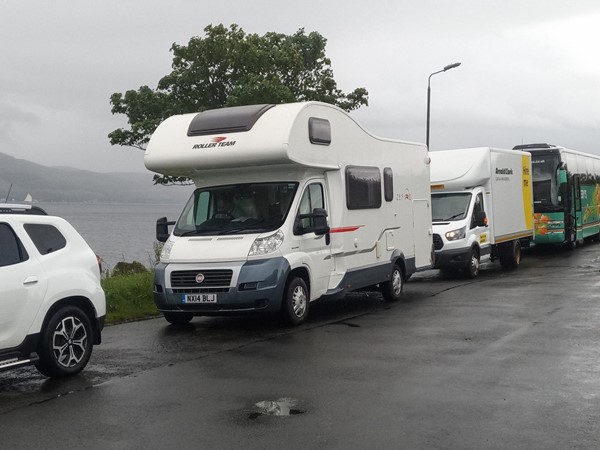 Single queue of traffic waiting to board at Cumbrae Slip.