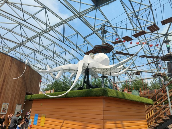 Art piece in the serendome