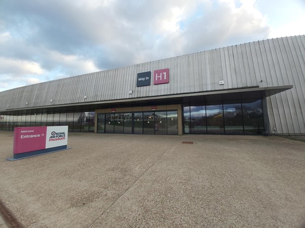 Hanger 1