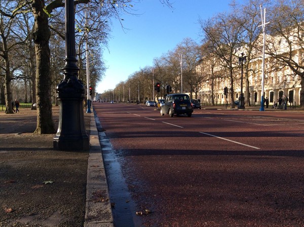 Image for review "Dead straight with a view of the Palace"