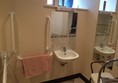 Stoke Court Farm accommodation - Accessible bathroom