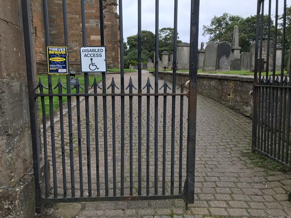 Sign pointing to the wheelchair accessible entrance.