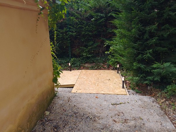 Image of a ramped pathway