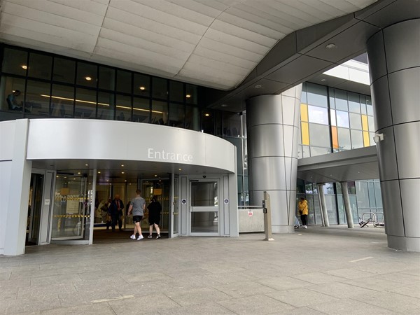 image of the front entrance of Queen Elizabeth University Hospital