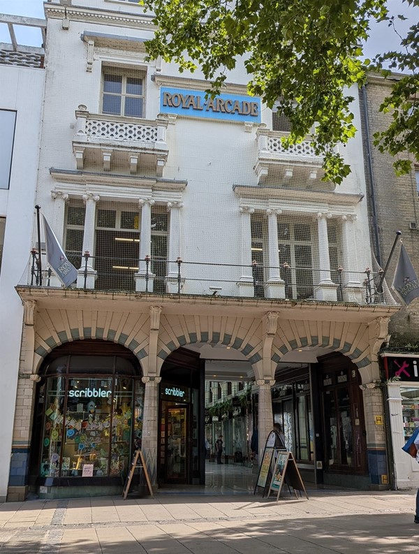 Image of step-free entrance/exit from Gentleman’s Walk