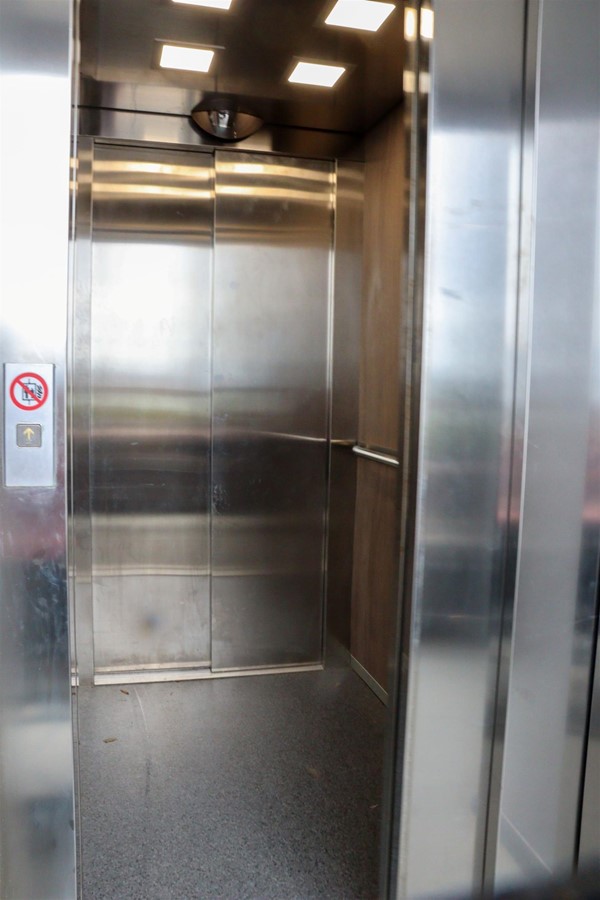 Small lift that takes 2 or 3 people