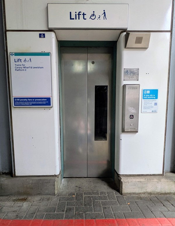 Image of lift to platform 2