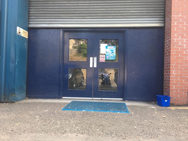 Image of the outside entrance of where Showcase VR is located.
