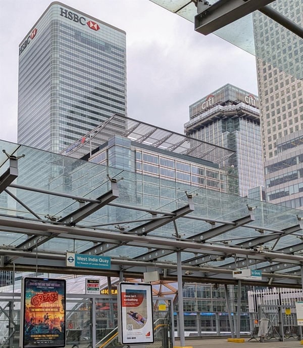 Image of station with view of HSBC tower and other Canary Wharf buildings behind it