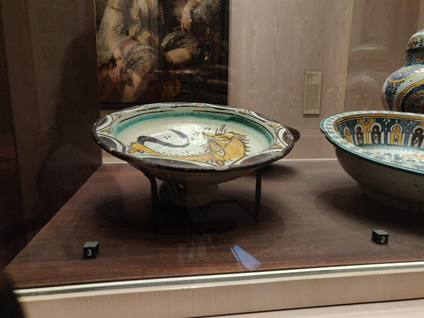 Unable to see the painted bowls fully