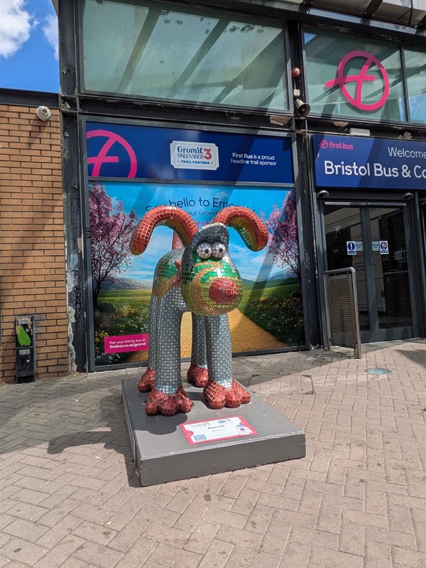 Image of a Wizard of Oz themed Gromit statue outside the station