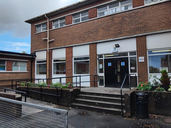 Image of Dalmuir Community Centre and Library exterior
