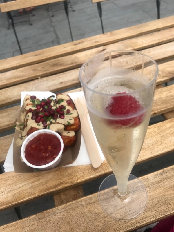 Picture of a prosecco and halloumi fries