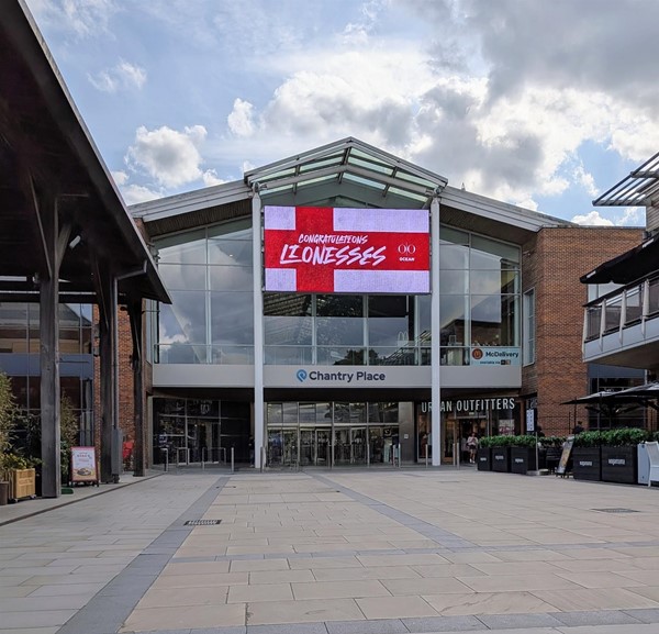 Image of step-free entrance/exit on Chantry Square
