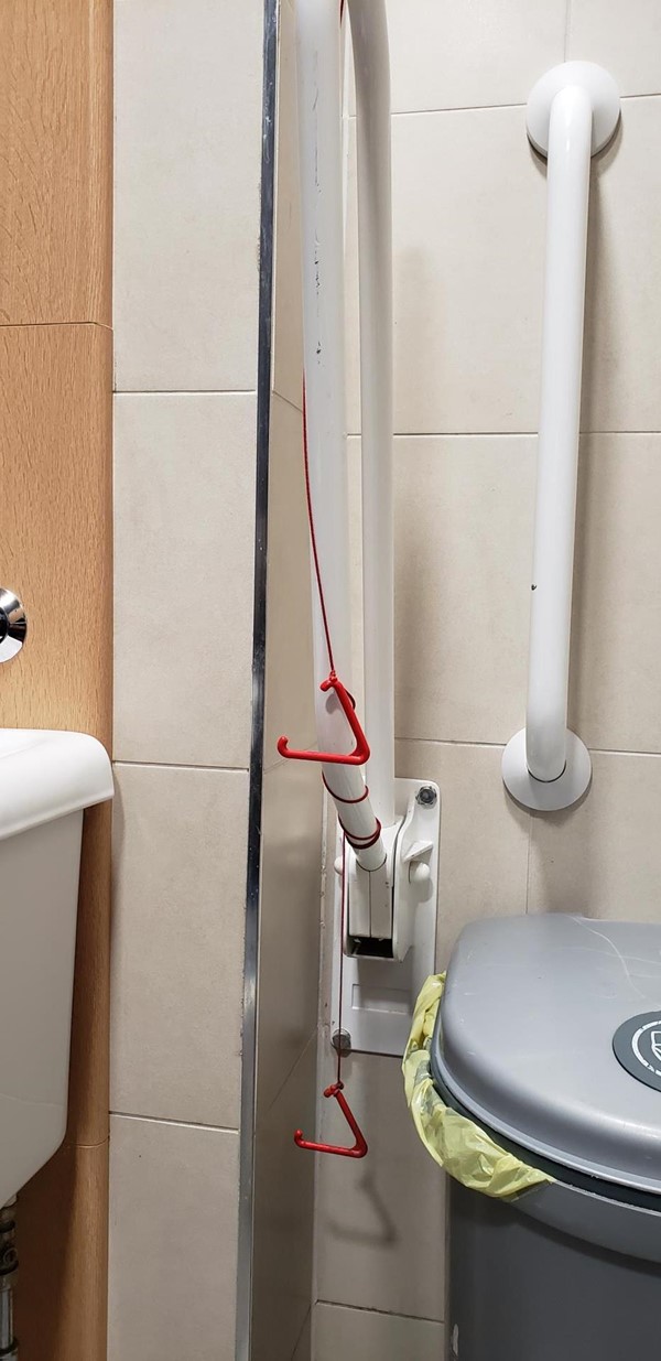 Picture of a tied up red cord