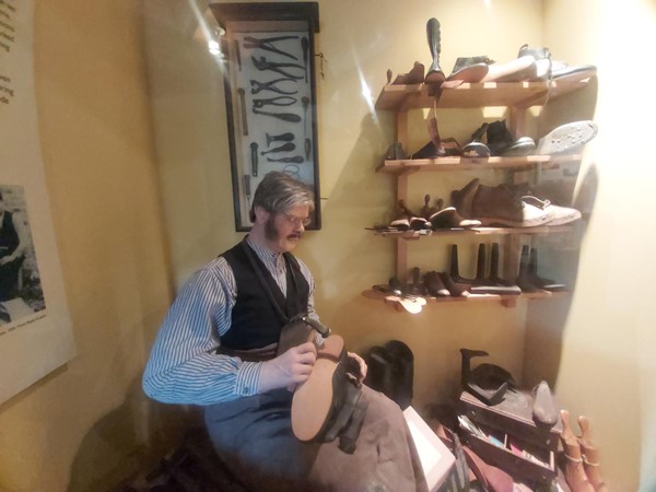 Halliwell's House Museum