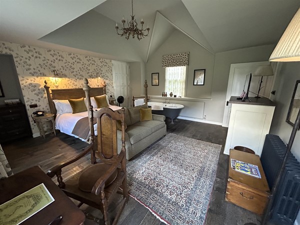 room 1 super kingsize perfect height for transferring bed!