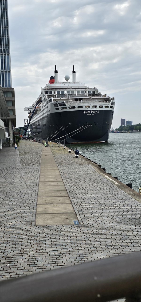 QM2 Rotterdam