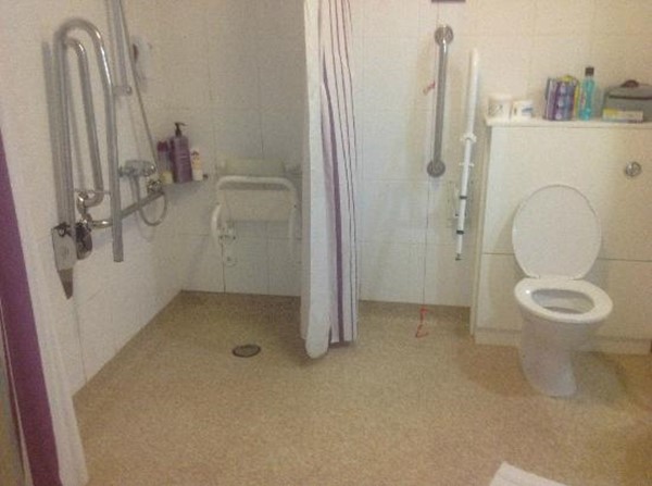 Picture of the Premier Inn Holburn - Accessible bathroom