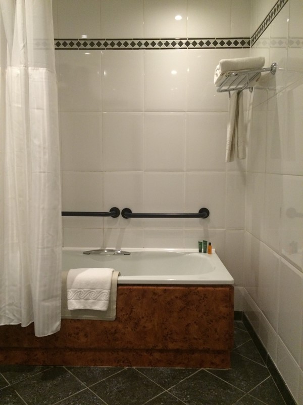 Accessible bedroom’s wet room with bath option
