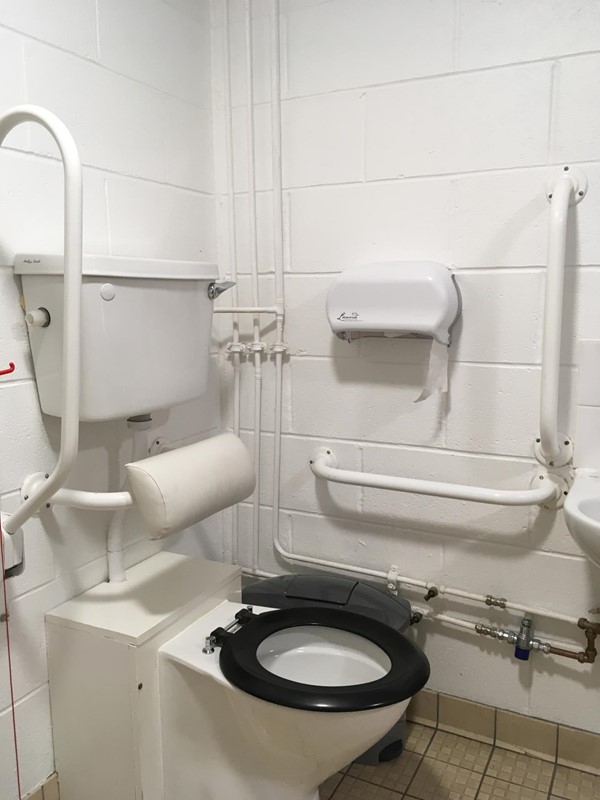 Dry side changing loo
