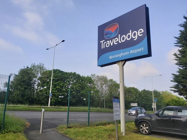 Image of a Travelodge sign