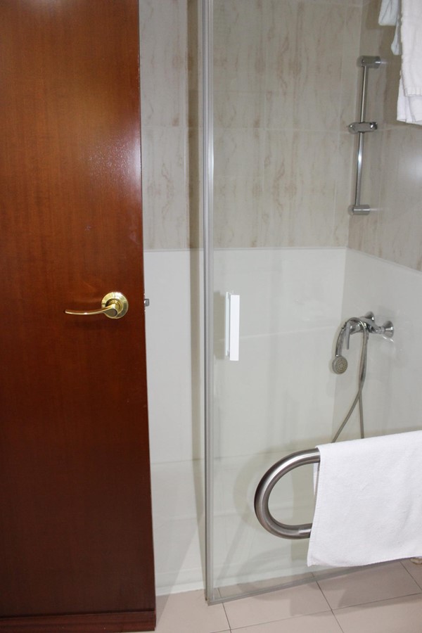 Picture of the Olympus Hotel, Salou - Accessible Bathroom