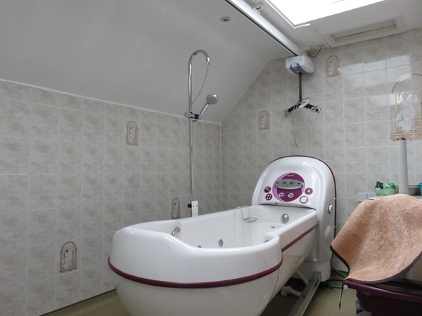 Jacuzzi bathroom with ceiling hoist
