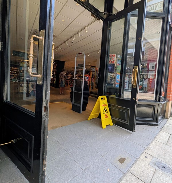 Image of step-free entrance/exit on Castle Street