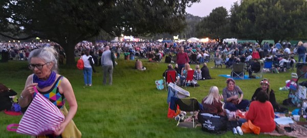 Picture of a crowd of people at Glastonbury Abbey