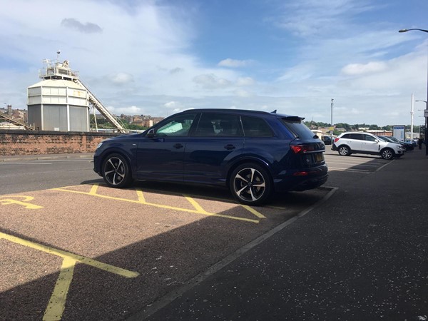 Image showing the parking outside of Porters.