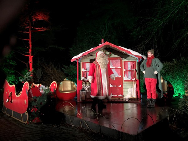 Santa and an Elf got people involved in their story