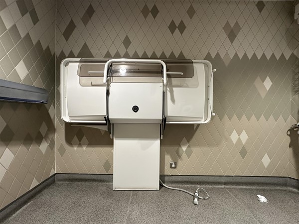 Image of height-adjustable bench